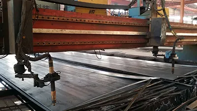 Machines CNC de précision pour le cintrage, le traitement de l’acier angulaire, la découpe laser et la découpe plasma 