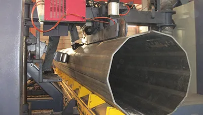 Atelier de pylônes monopoles télécom