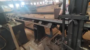 Poinçonnage des trous des composants en acier de pylône treillis