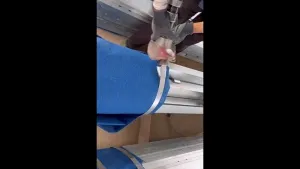 Emballage des composants de pylônes en acier avec feuillards métalliques