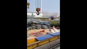 Visite client de notre usine de pylônes en acier