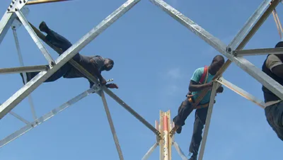 Pylône en acier angulaire à 3 pieds – 50 m