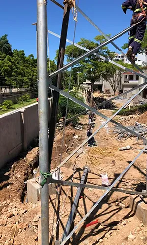 Pylône de communication tubulaire en acier à 3 pieds