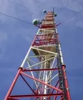 Tour de télécommunication haubanée (Mât haubané)