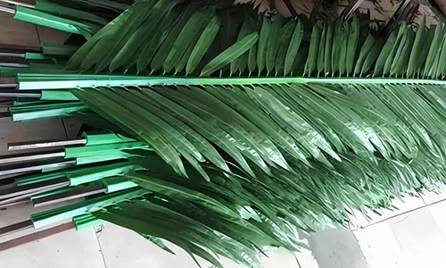 Pylône de télécommunications camouflé (pylône palmier)